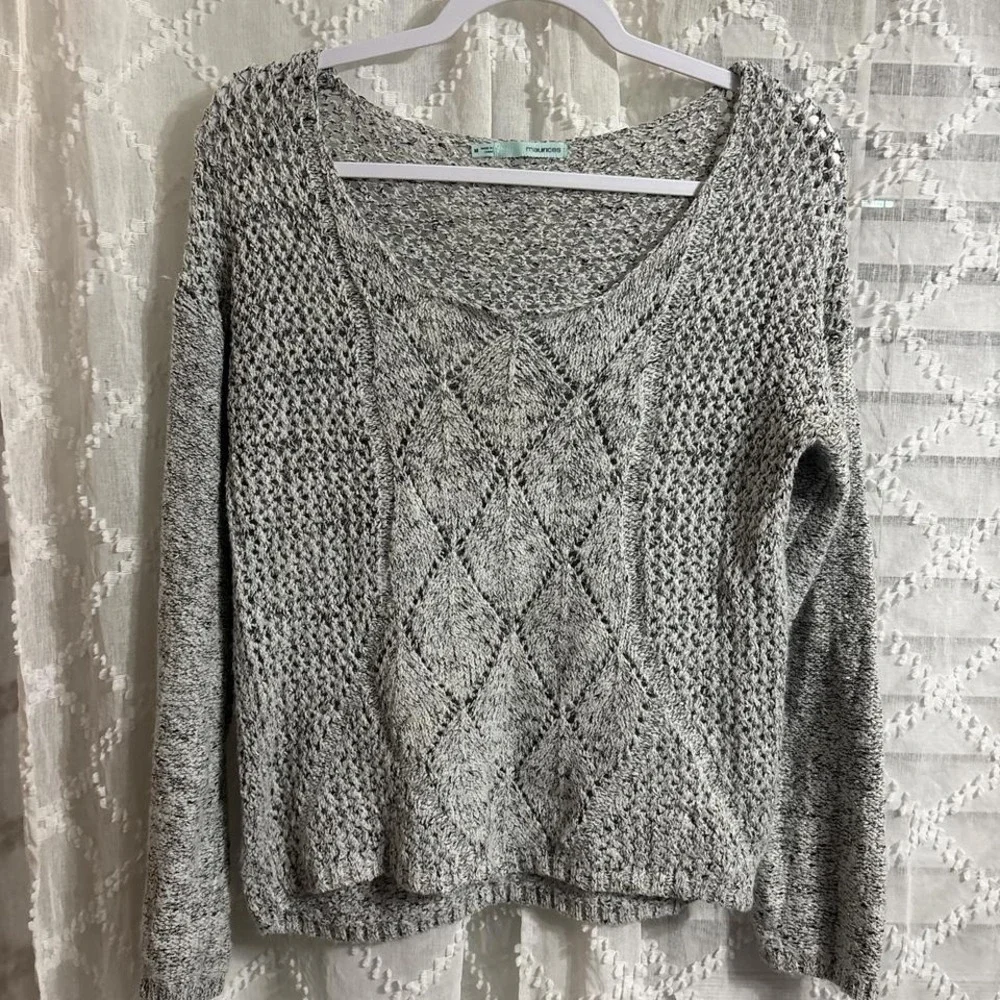 Grey crochet sweater‎